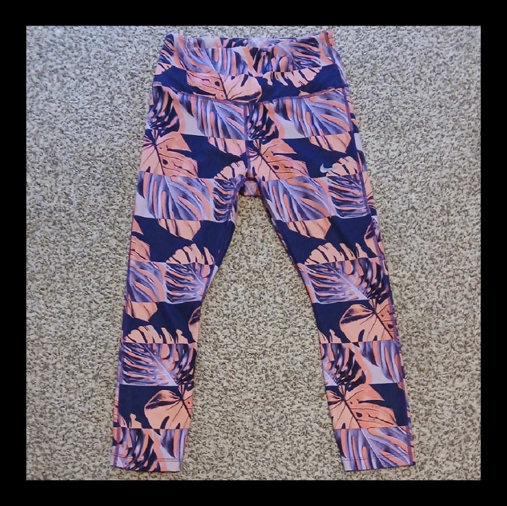 Nike Women's Dri-FIT Printed Cropped Full Length Leggings - Picture 10 of 11